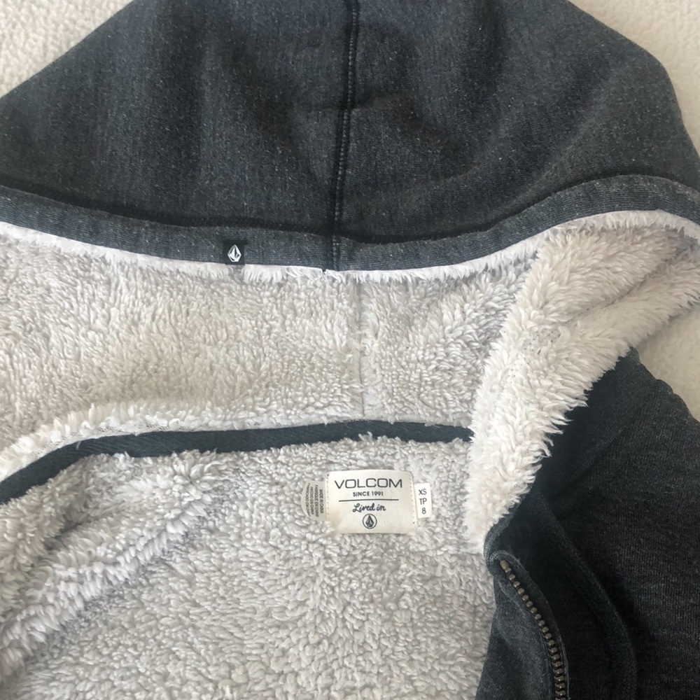 Girls/women’s fleece lined Volcom zip-up hoodie - Picture 2 of 6